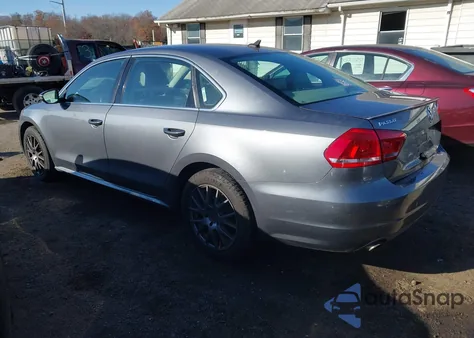 2012 Volkswagen Passat 2.5L Se z USA, uszkodzony, nr VIN 1VWBH7A33CC108051